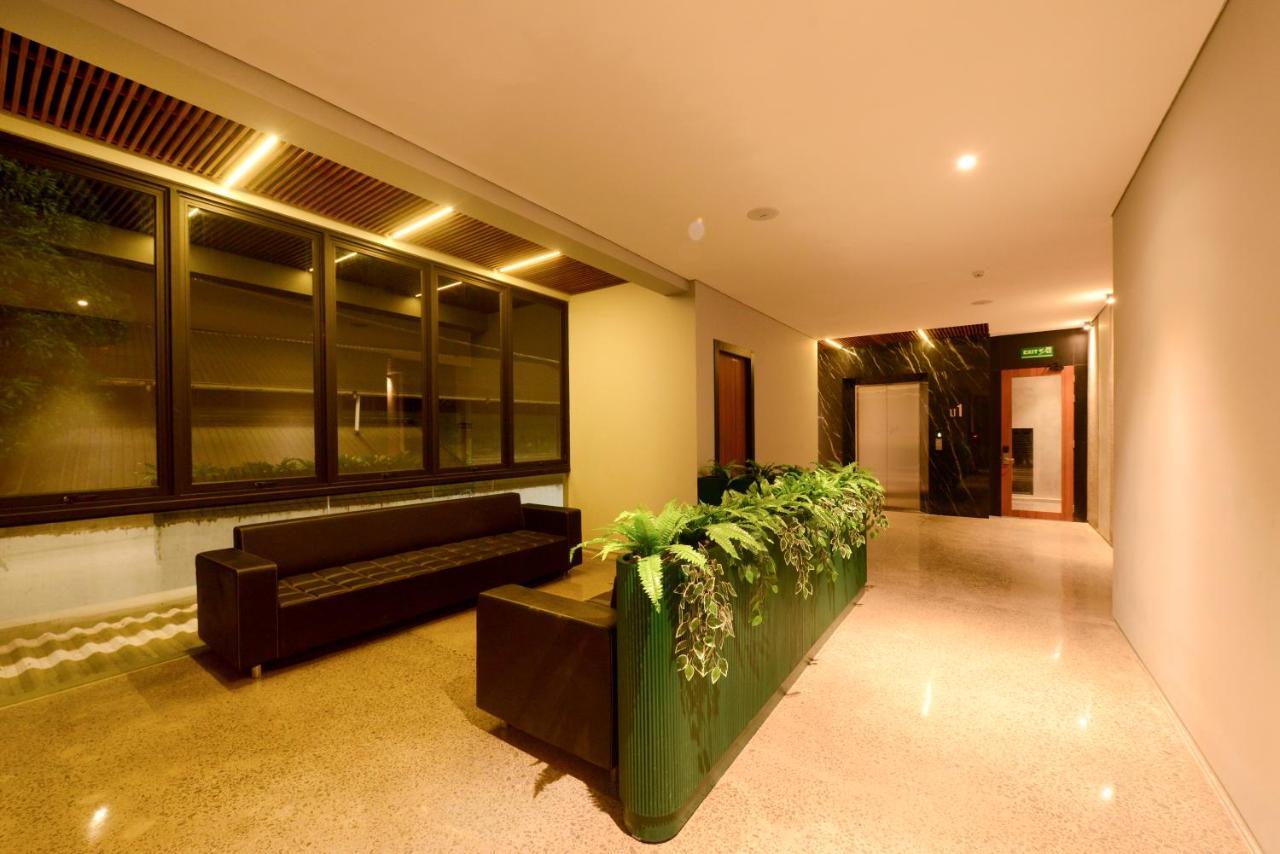 Nata Azana Hotel Solo Exterior foto